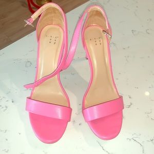bubble gum pink strappy heels💕🦩